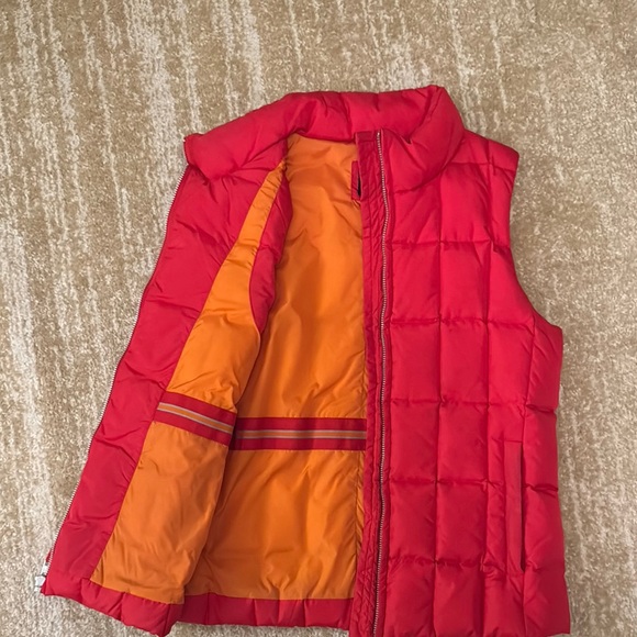 Gap Red Puffer Vest for Women | Size SM | FREE SHIPPING - Picture 4 of 4